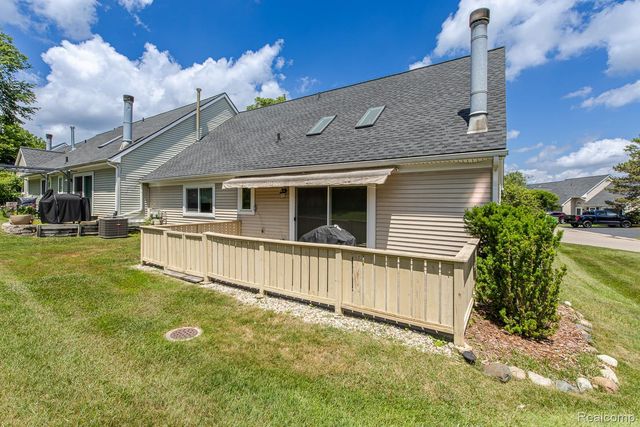 1074 Sandpiper Drive, Waterford Charter Township, MI 48328