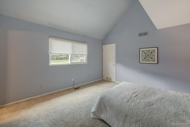 1074 Sandpiper Drive, Waterford Charter Township, MI 48328