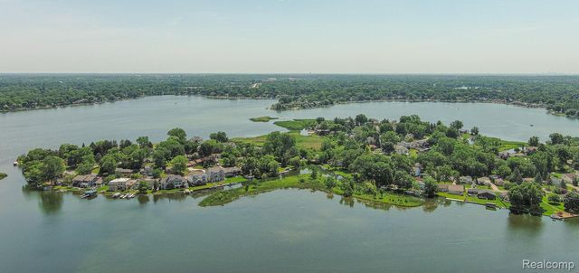 1074 Sandpiper Drive, Waterford Charter Township, MI 48328