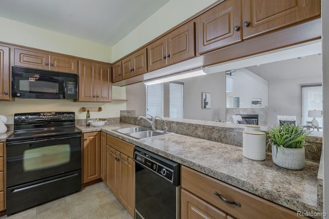 1074 Sandpiper Drive, Waterford Charter Township, MI 48328