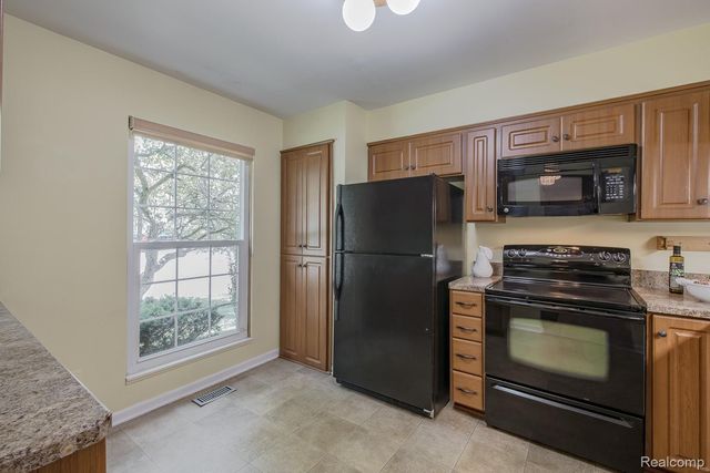 1074 Sandpiper Drive, Waterford Charter Township, MI 48328