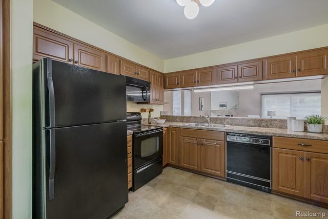 1074 Sandpiper Drive, Waterford Charter Township, MI 48328