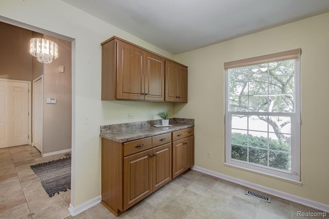 1074 Sandpiper Drive, Waterford Charter Township, MI 48328