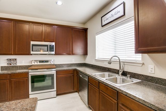 8633 Star Thistle Drive, Fort Worth, TX 76179