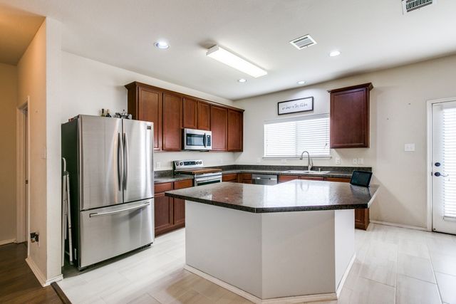 8633 Star Thistle Drive, Fort Worth, TX 76179