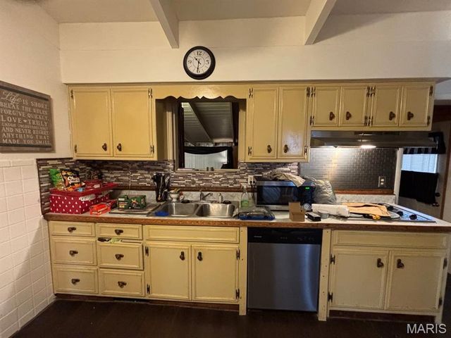 5 Columbus Drive, Belleville, IL 62226