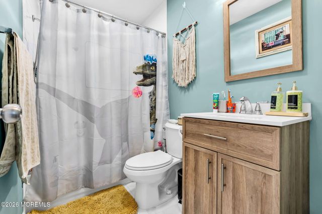 22 Lakewood Avenue, Keansburg, NJ 07734