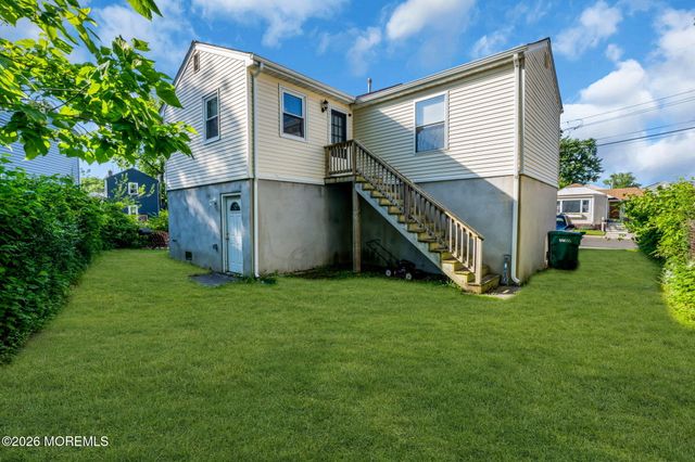 22 Lakewood Avenue, Keansburg, NJ 07734