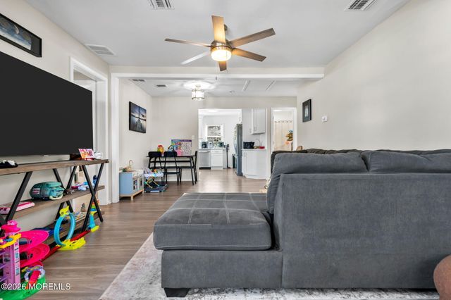 22 Lakewood Avenue, Keansburg, NJ 07734