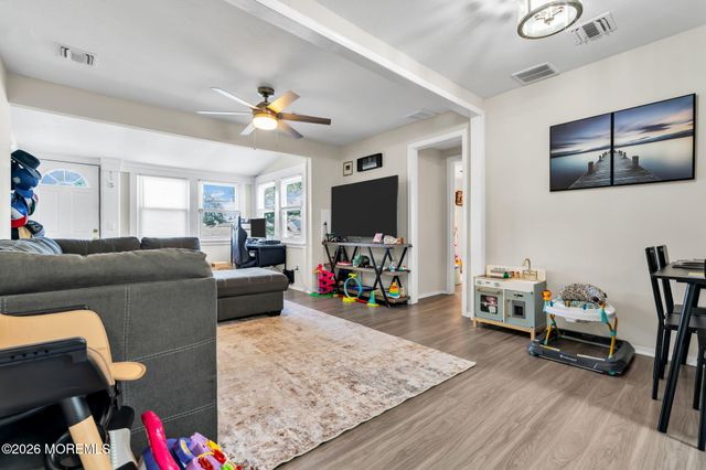 22 Lakewood Avenue, Keansburg, NJ 07734