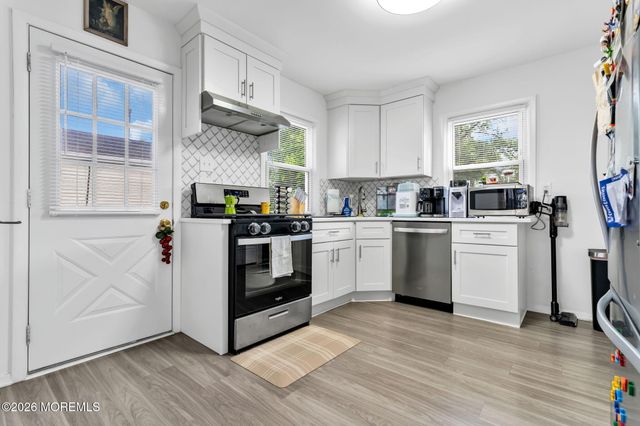 22 Lakewood Avenue, Keansburg, NJ 07734