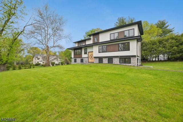 148 Great Hills Rd, Millburn Twp., NJ 07078
