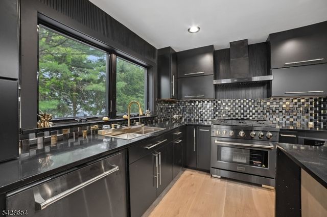 148 Great Hills Rd, Millburn Twp., NJ 07078