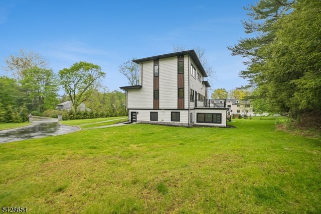 148 Great Hills Rd, Millburn Twp., NJ 07078