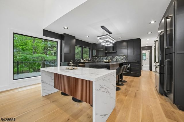 148 Great Hills Rd, Millburn Twp., NJ 07078