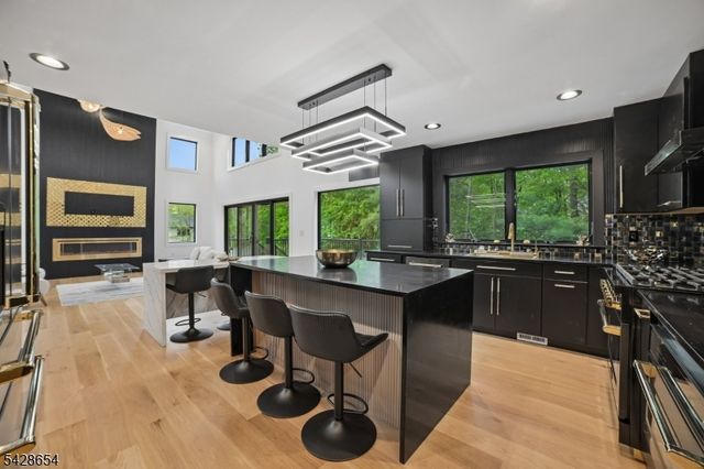 148 Great Hills Rd, Millburn Twp., NJ 07078