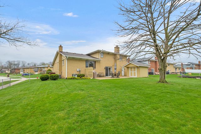 15329 Oak Road, Oak Forest, IL 60452