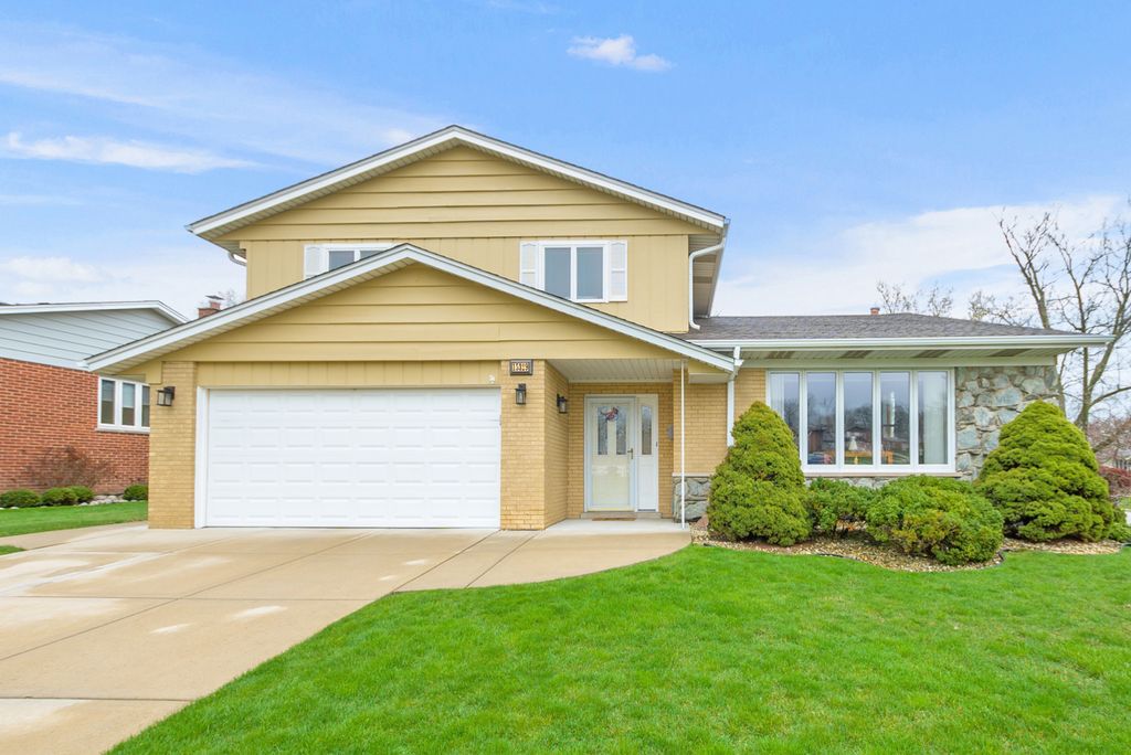 15329 Oak Road, Oak Forest, IL 60452