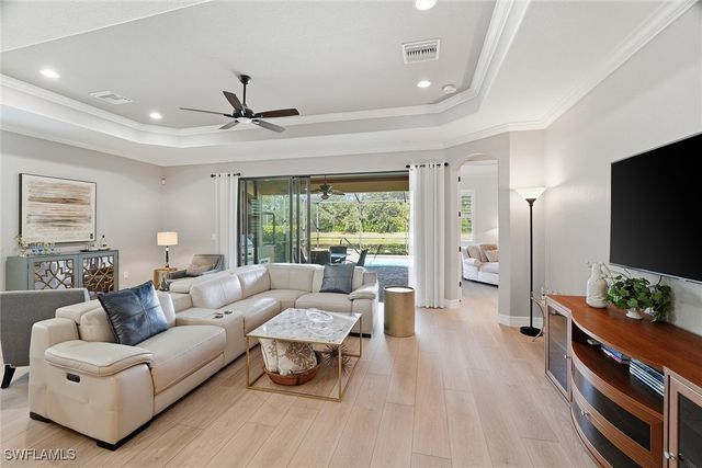 2906 Aviamar CIR, Naples, FL 34114