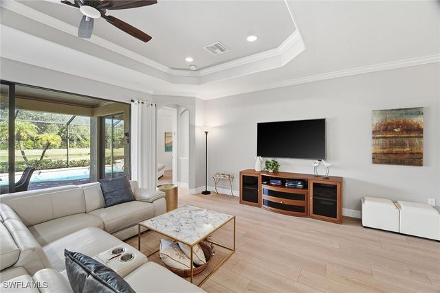 2906 Aviamar CIR, Naples, FL 34114