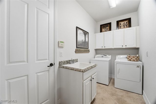 2906 Aviamar CIR, Naples, FL 34114