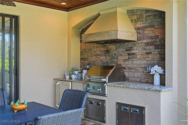 2906 Aviamar CIR, Naples, FL 34114