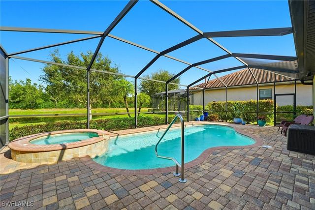 2906 Aviamar CIR, Naples, FL 34114