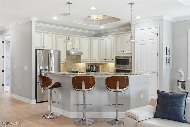 2906 Aviamar CIR, Naples, FL 34114