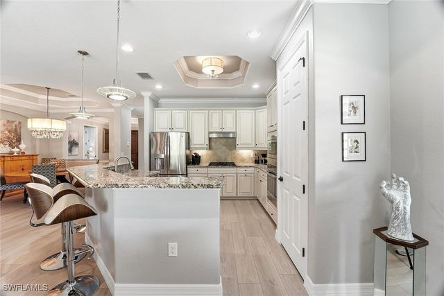 2906 Aviamar CIR, Naples, FL 34114