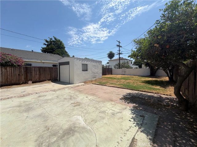 712 E 82nd, Los Angeles, CA 90001