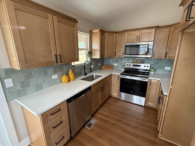 102 E Poplar Court, Goddard, KS 67052