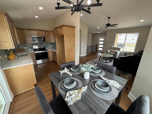 102 E Poplar Court, Goddard, KS 67052