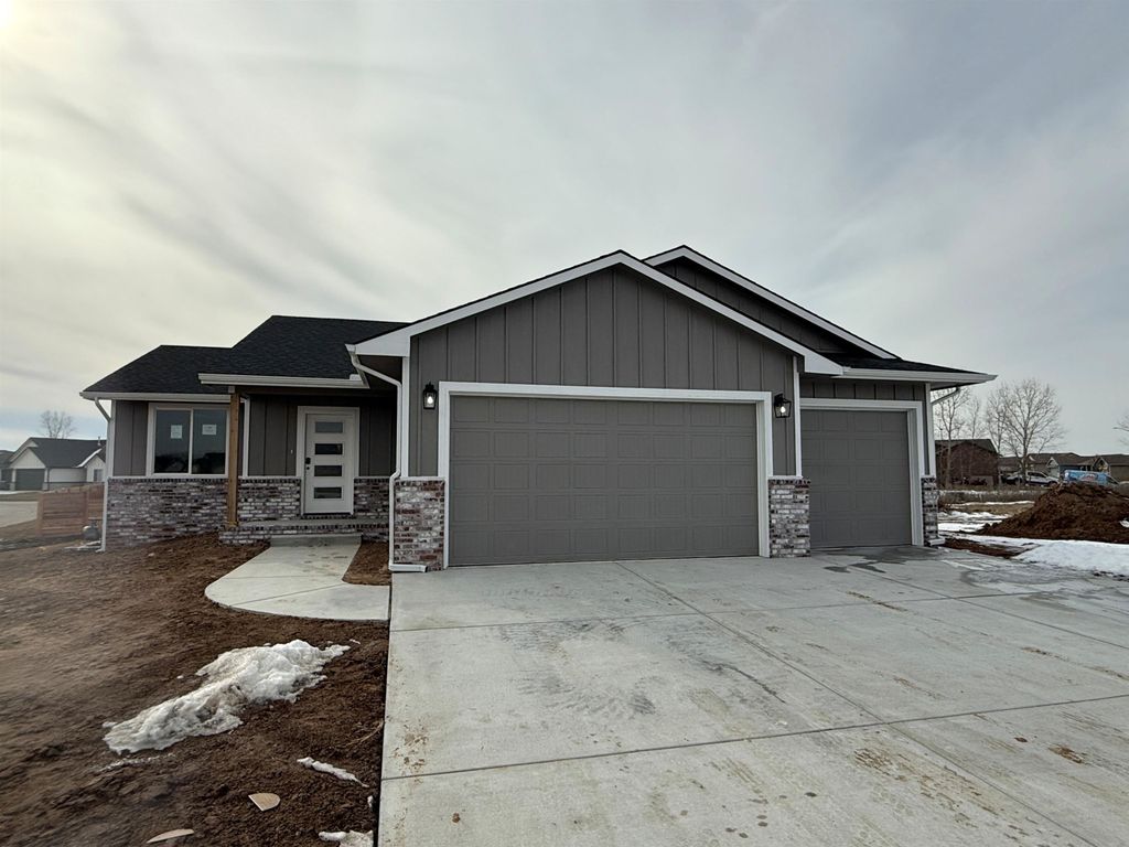 102 E Poplar Court, Goddard, KS 67052