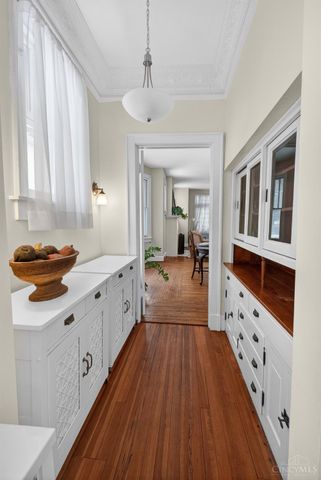 2872 Madison Road, Cincinnati, OH 45209