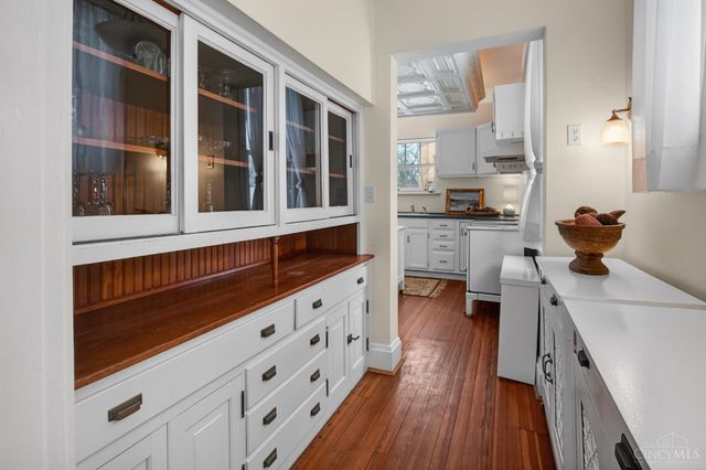 2872 Madison Road, Cincinnati, OH 45209