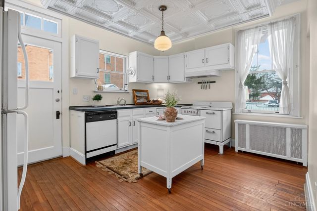 2872 Madison Road, Cincinnati, OH 45209