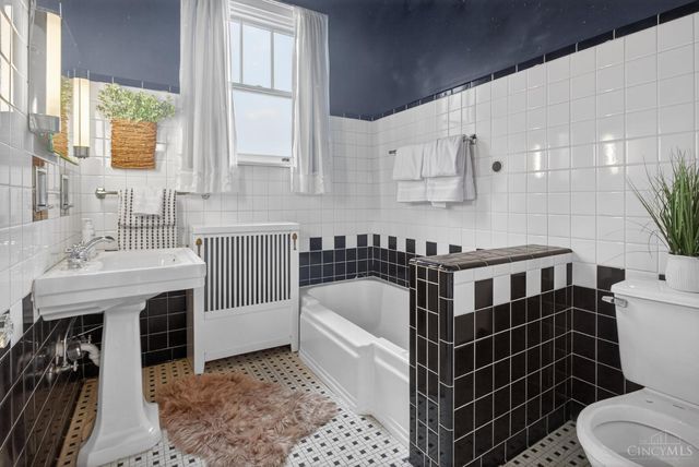 2872 Madison Road, Cincinnati, OH 45209