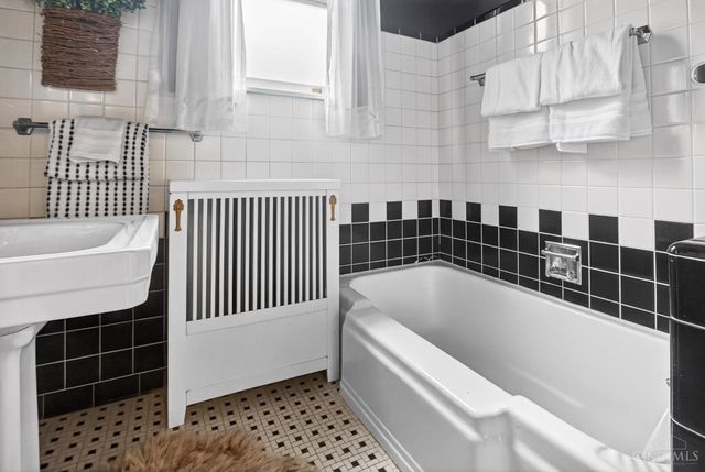 2872 Madison Road, Cincinnati, OH 45209