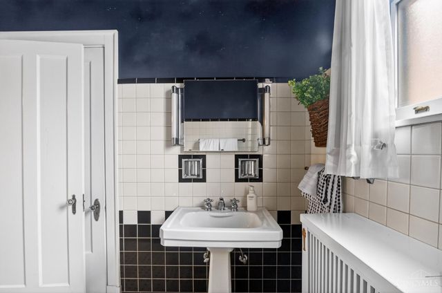 2872 Madison Road, Cincinnati, OH 45209