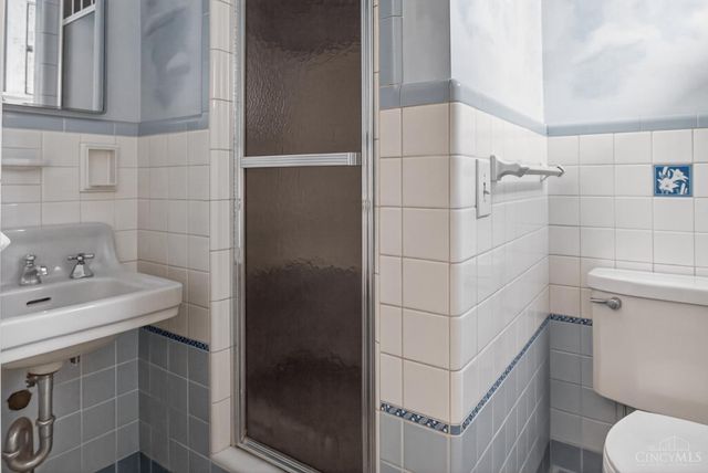 2872 Madison Road, Cincinnati, OH 45209