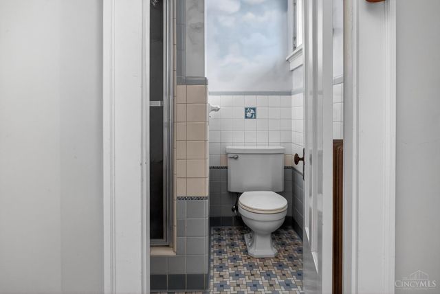 2872 Madison Road, Cincinnati, OH 45209