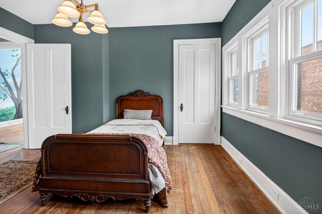 2872 Madison Road, Cincinnati, OH 45209