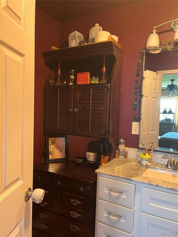 1102 N Washington Street, Farmington, MO 63640