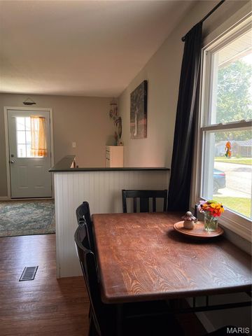 1102 N Washington Street, Farmington, MO 63640