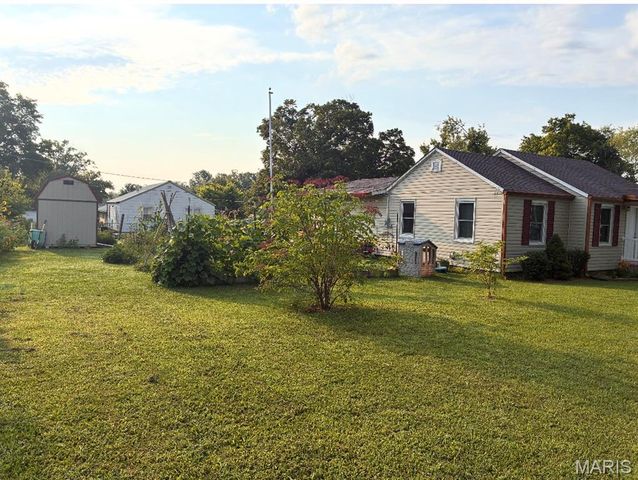 1102 N Washington Street, Farmington, MO 63640