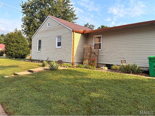 1102 N Washington Street, Farmington, MO 63640