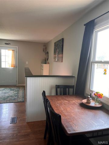 1102 N Washington Street, Farmington, MO 63640