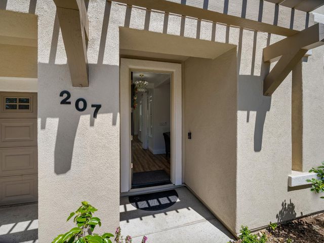 207 Tarquina Ct, El Dorado Hills, CA 95762