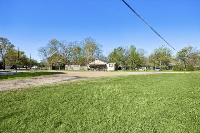 805 Frydek Road, Sealy, TX 77474