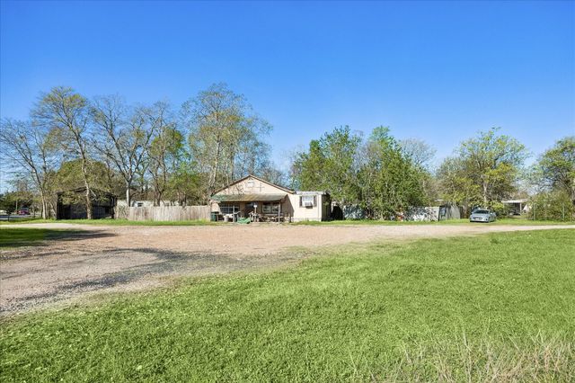 805 Frydek Road, Sealy, TX 77474